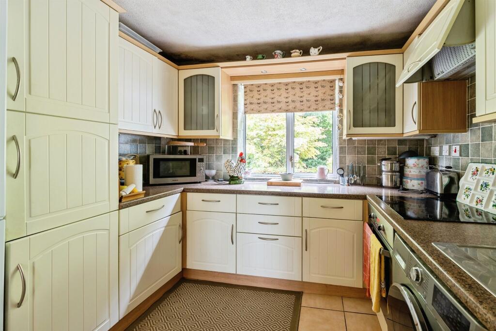 House in Swindon, Box - View 5