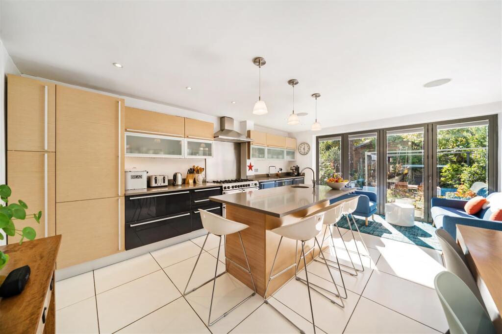 House in London, South Wimbledon, Merton - More