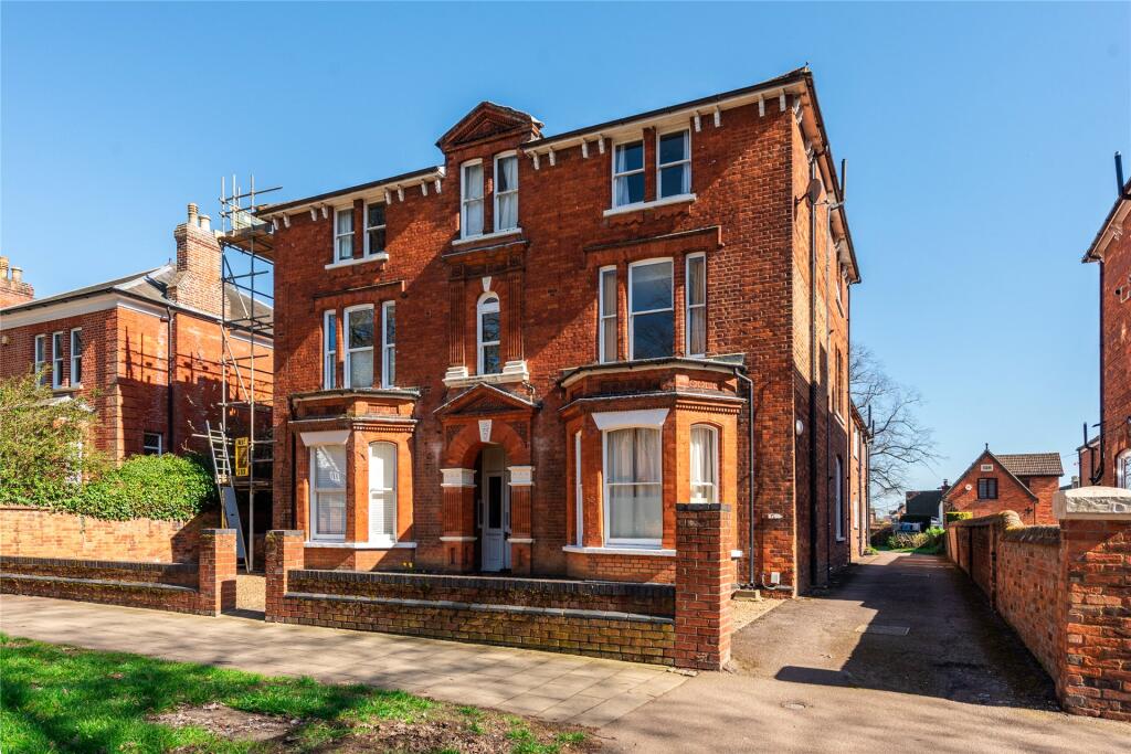 Main image of property: De Parys Avenue, Bedford, Bedfordshire, MK40