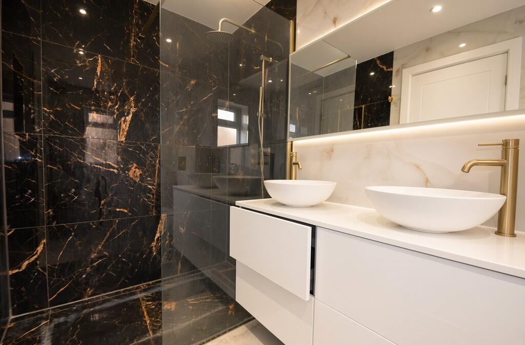 House in Twickenham - View 3