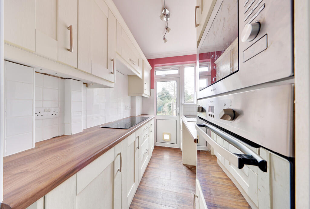Apartment in Orpington, Poverest, Petts Wood - View 3