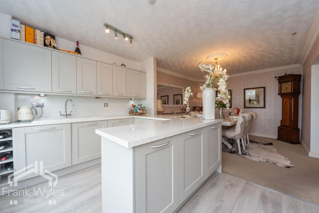 12, Glengarry, 32 East Beach, Lytham, Lancashire photo 4