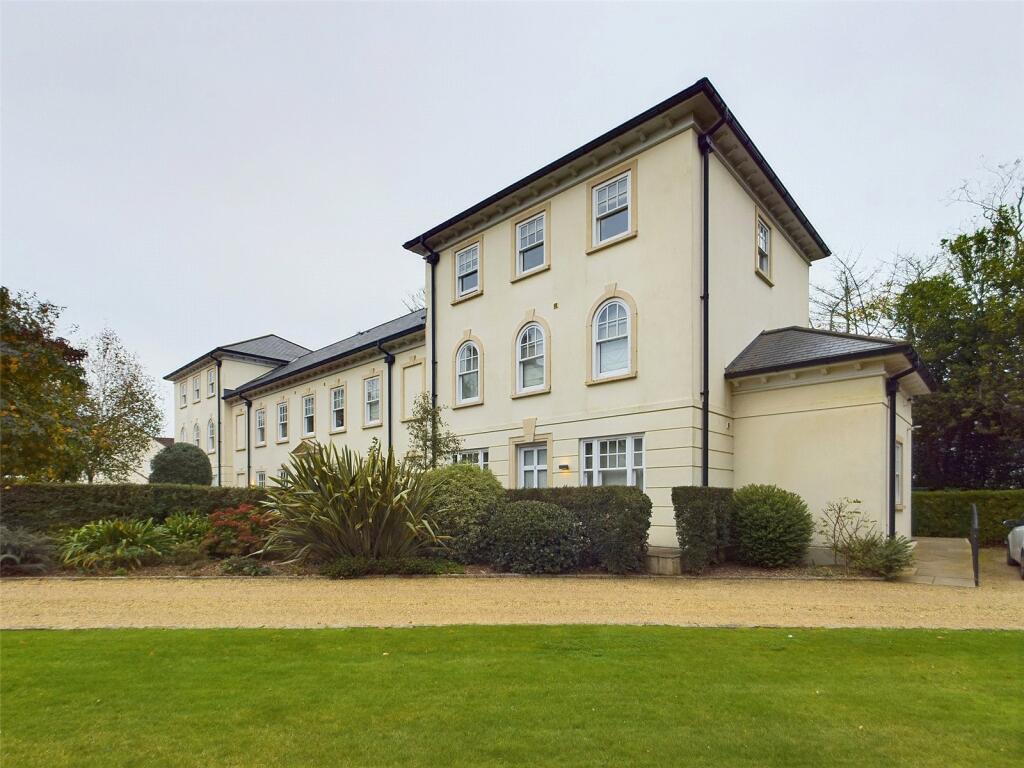 Main image of property: Flat 10 Queens Court Mews, Belmont Road, St Peter Port, GY1