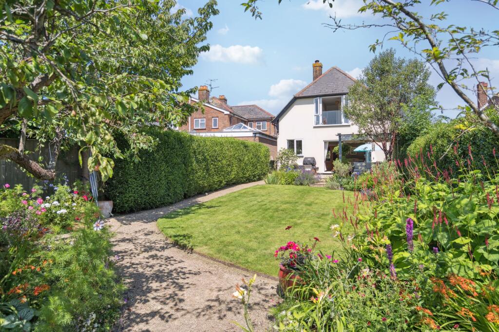 4-bed detached on Fagnall Lane, Winchmore Hill, HP7, £1,250,000