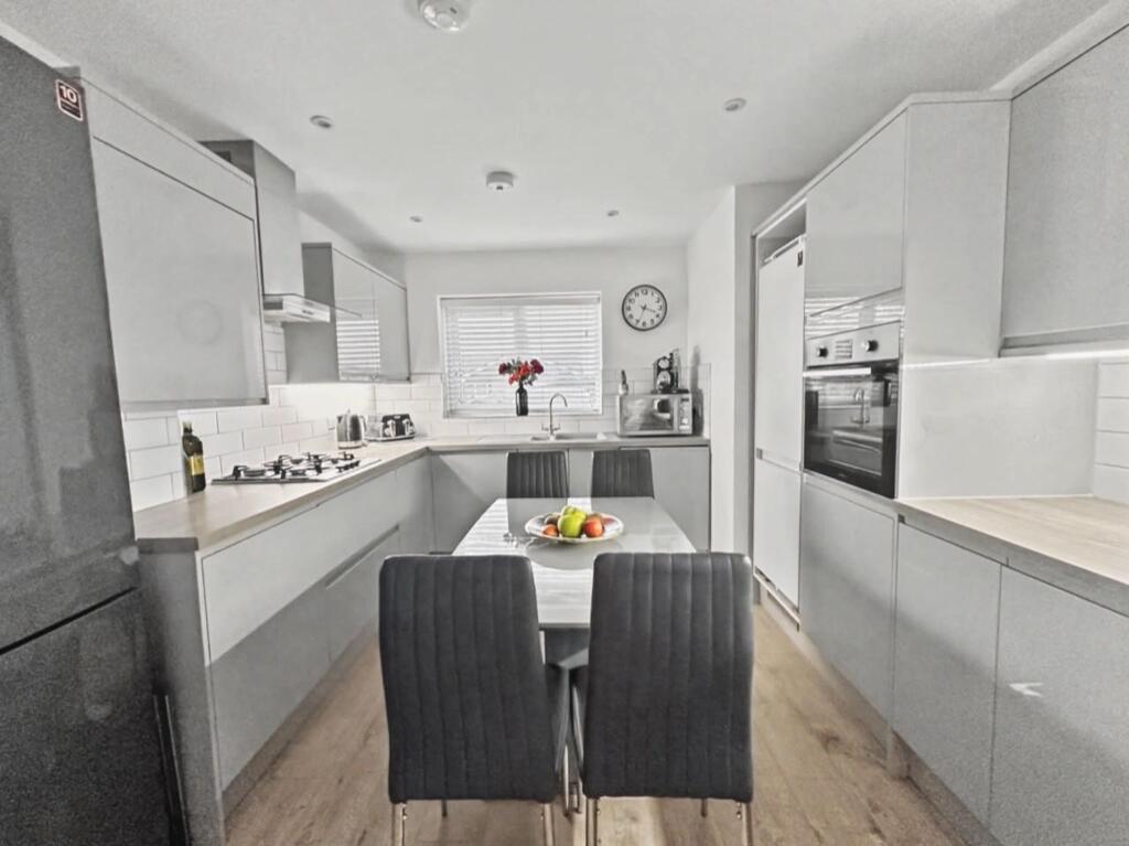 Telscombe Road, Peacehaven, BN10 8AG photo 2