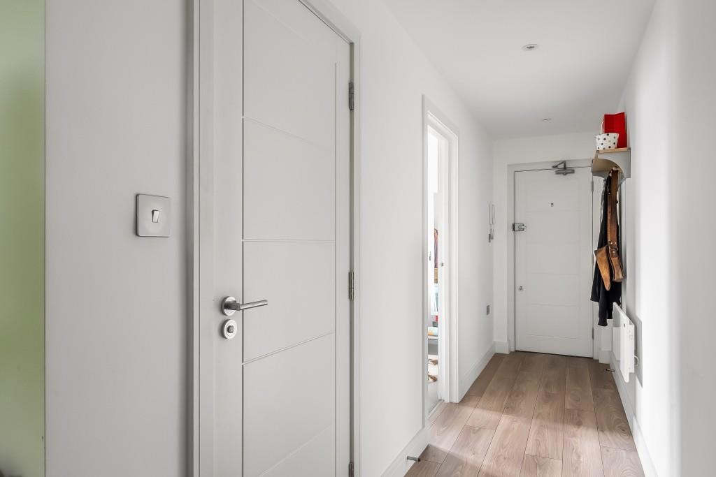 Apartment in Mole Valley, Dorking - More