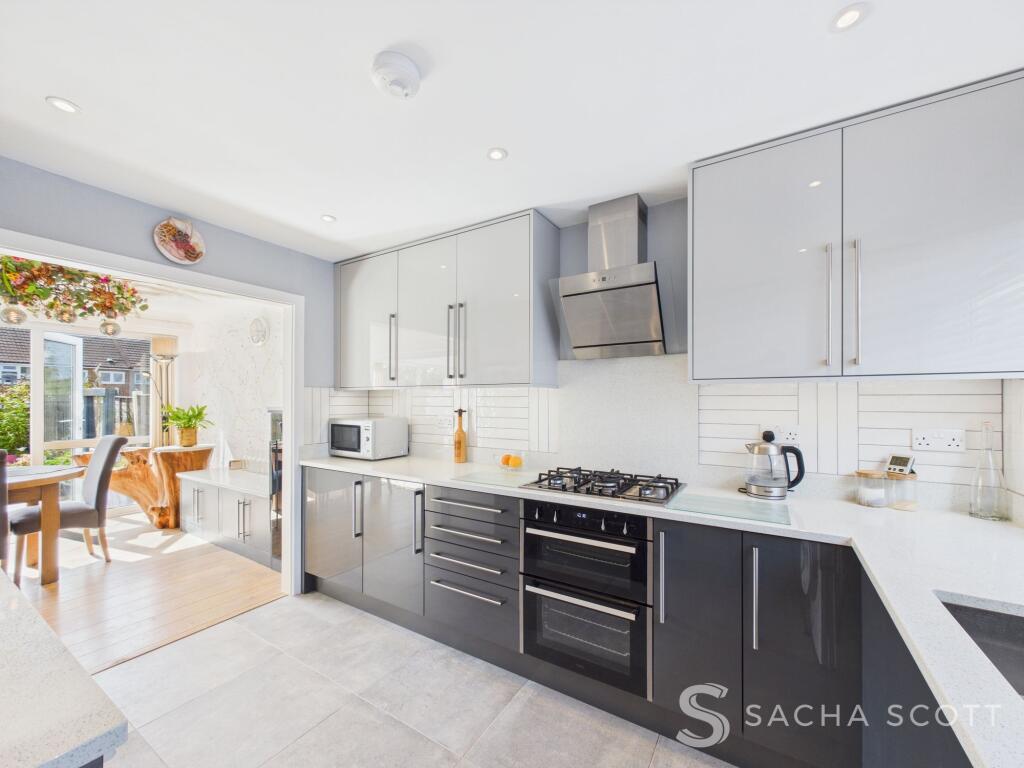 Chetwode Road, Tadworth, KT20 photo 2