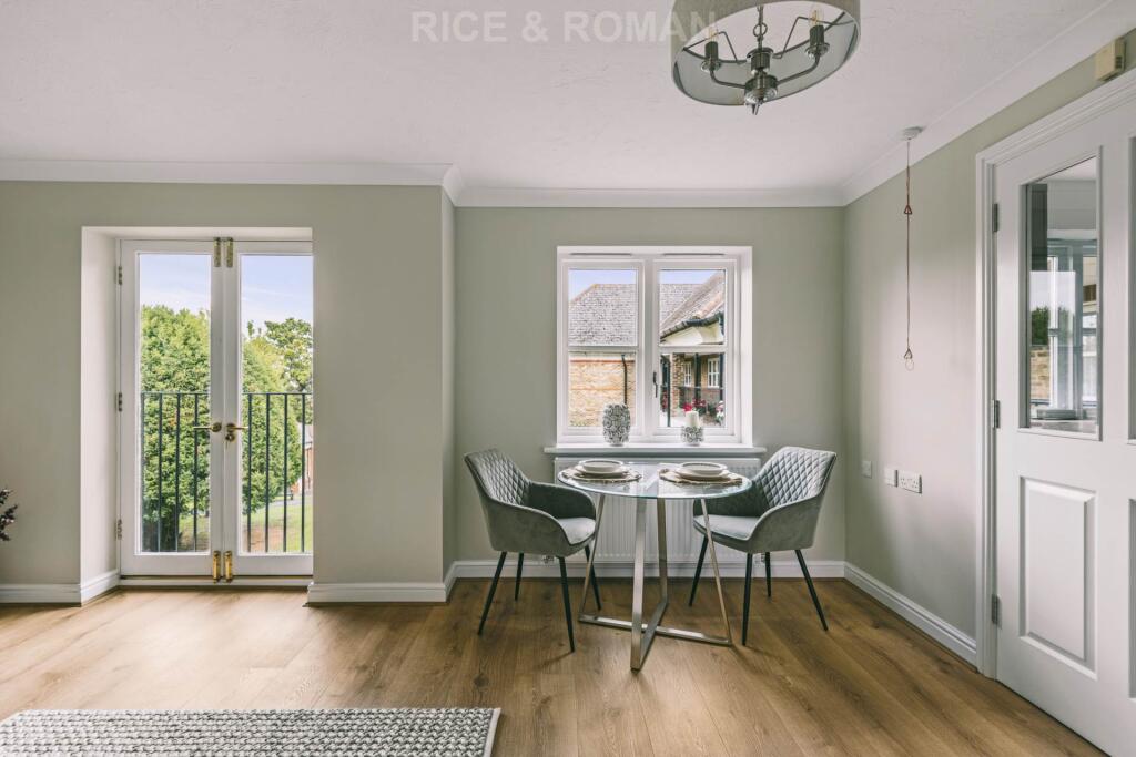 Blake Court, Winchmore Hill photo 4