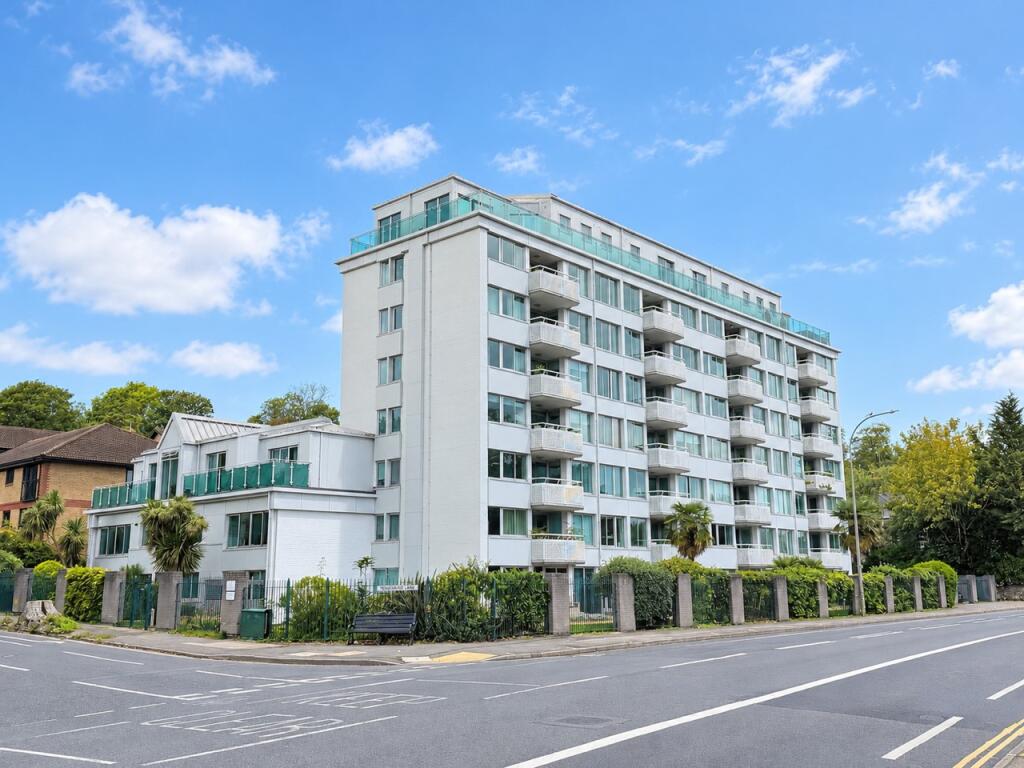 2-bed flat on The Park Apartments, London Road, Preston, Brighton, Brighton & Hove, £225,000
