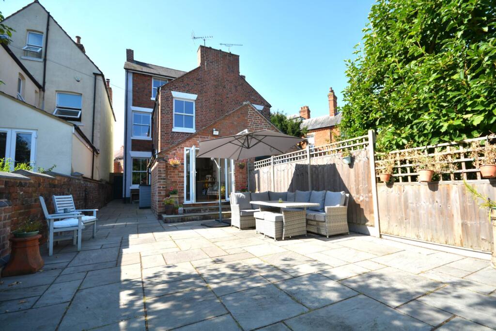 Clifton Road, Rugby Town Centre photo 4