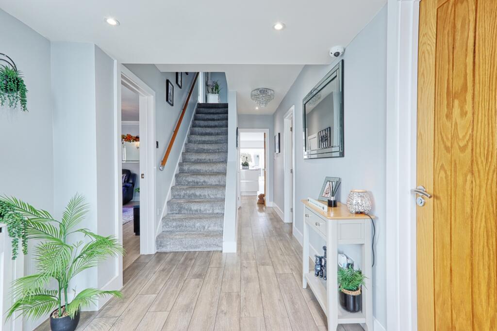 House in Southend-on-Sea - More