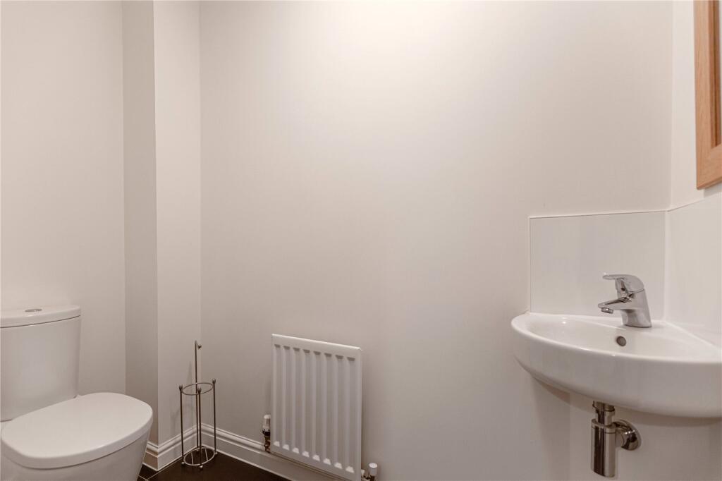 6 bedroom semi-detached house for rent
