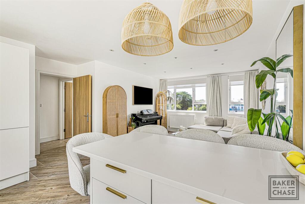 Apartment in Enfield - View 4
