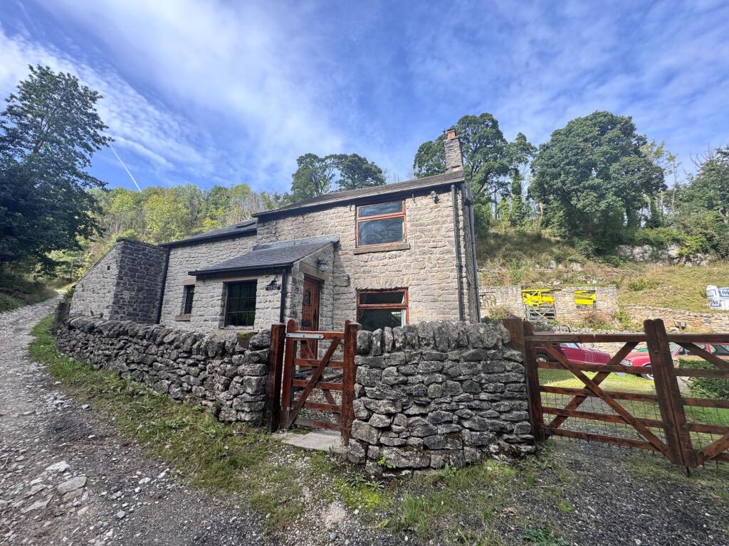 Main image of property: Pindale Road, Hope, S33