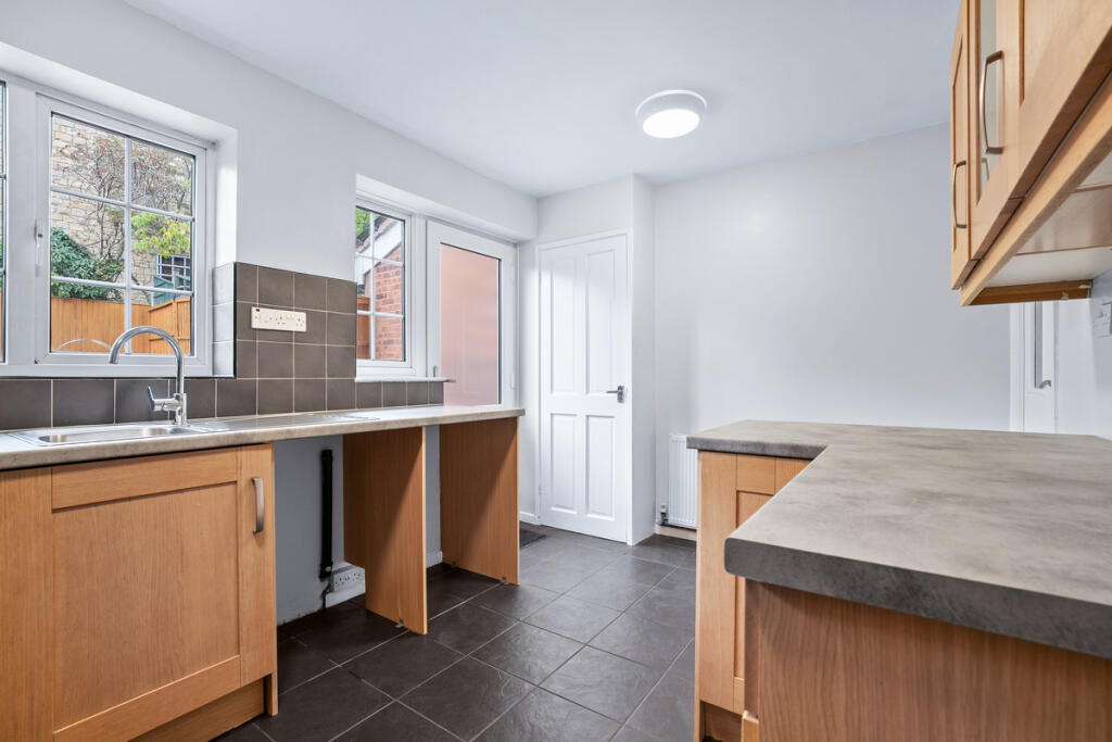 House in Worksop, Prospect Hill - More