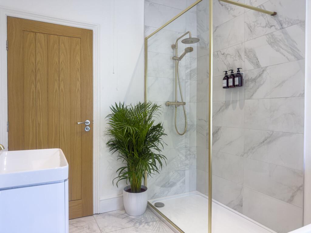 House in Huddersfield - View 5