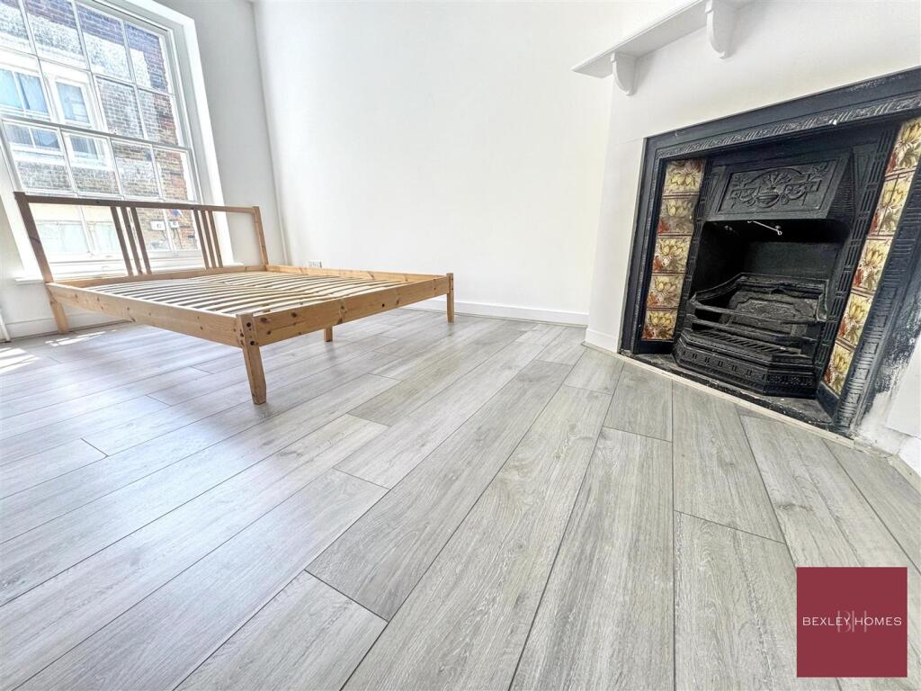 Main image of property: High street, Gravesend