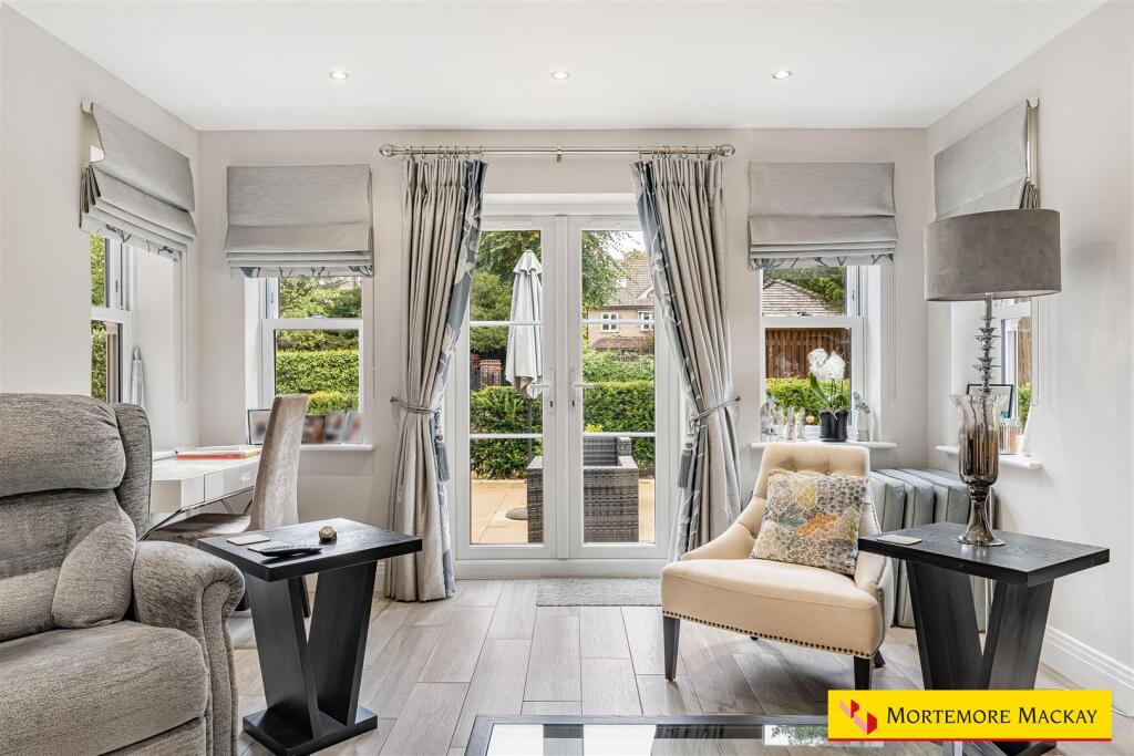 Apartment in Enfield - View 5