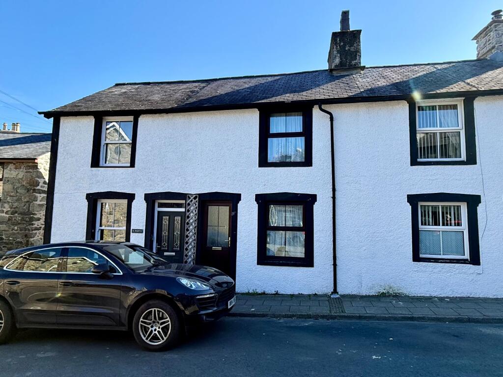 Main image of property: 2 Meyrick Square, Dolgellau LL40 1LT