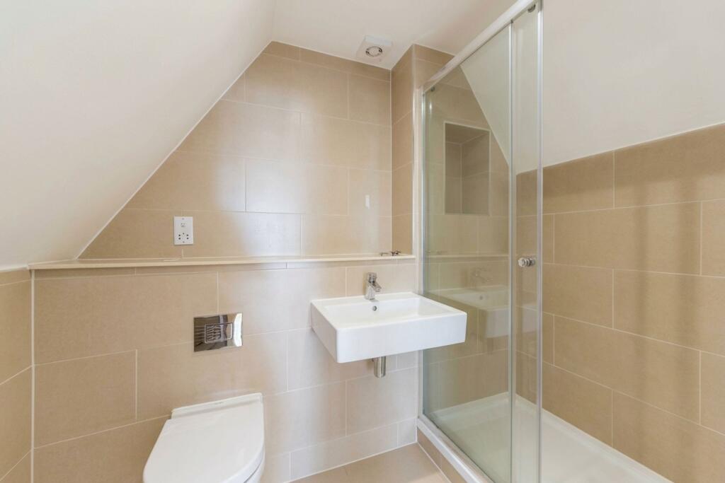 Apartment in Slough - More