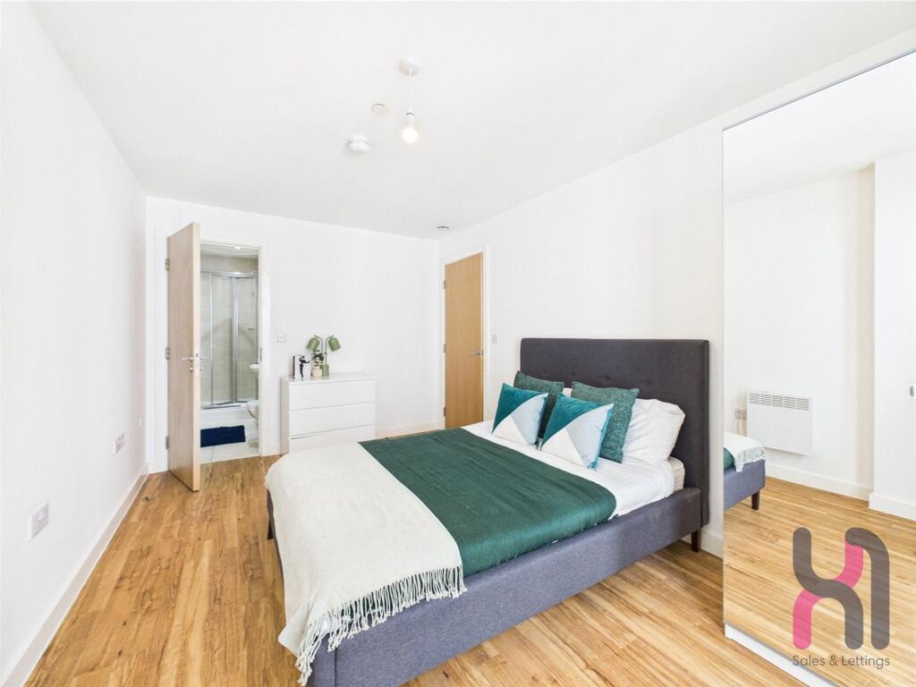 Studio flat on Michigan Point Tower B, 11 Michigan Avenue, M50, £170,000