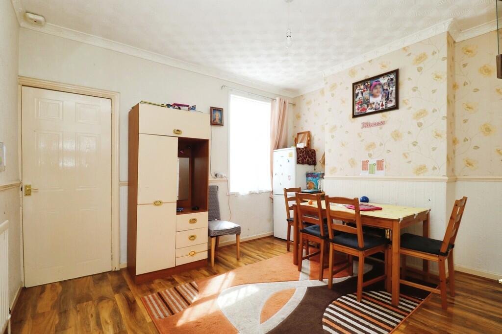 House in Rugby, Warwickshire - View 5