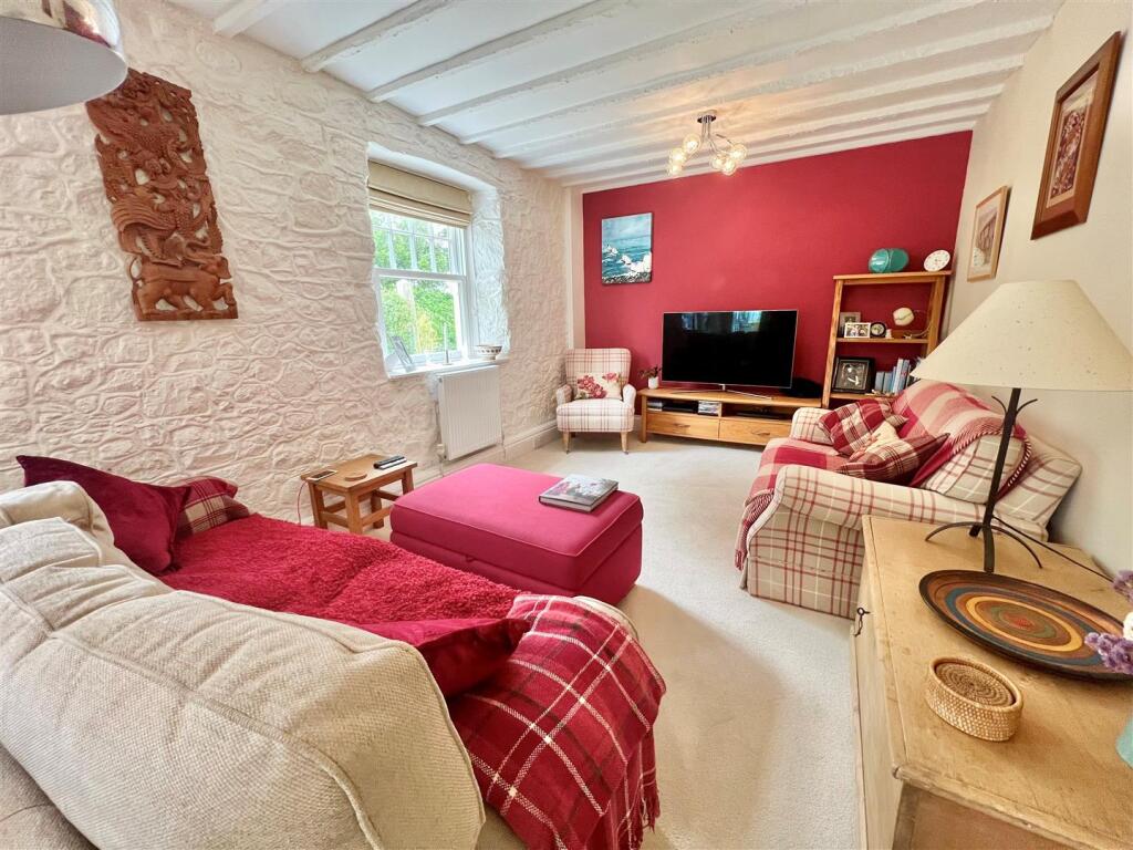 House in Totland, Middleton - More