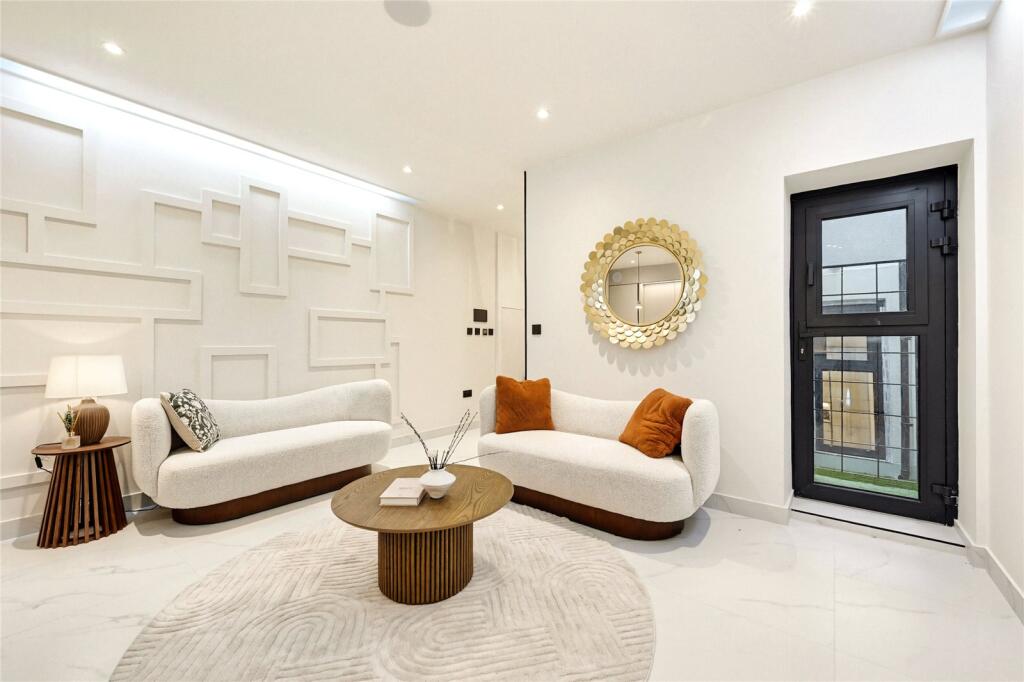 Devonport Road, London, W12 photo 3