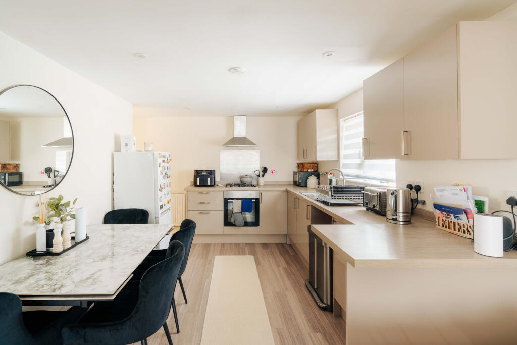 Apartment in Bristol, Bedminster - View 3