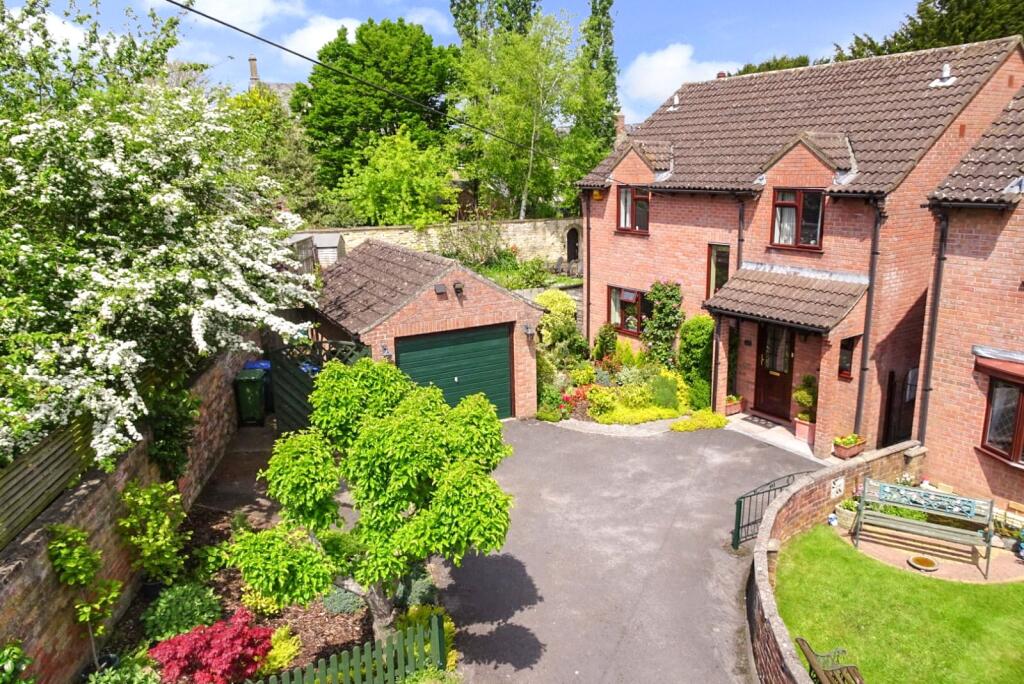 4-bed detached on Horsebrook Park, Calne, Wiltshire, SN11, £385,000