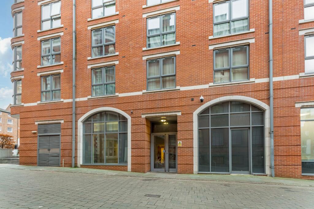 2-bed flat on The Living Quarter, 2 St. Marys Gate, Nottingham, Nottinghamshire, NG1 1PF, £155,000