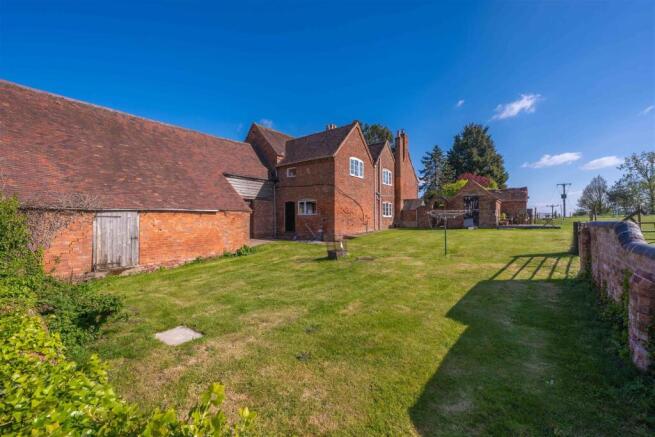 Rear Garden (MAIN FARMHOUSE)