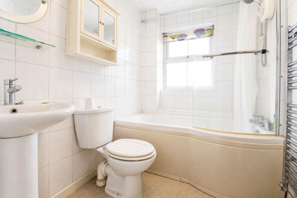 House in Hemel Hempstead - More