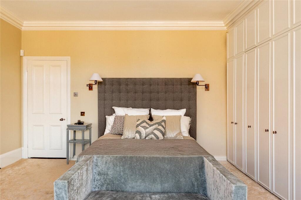 Apartment in London, Royal Borough of Kensington and Chelsea - More