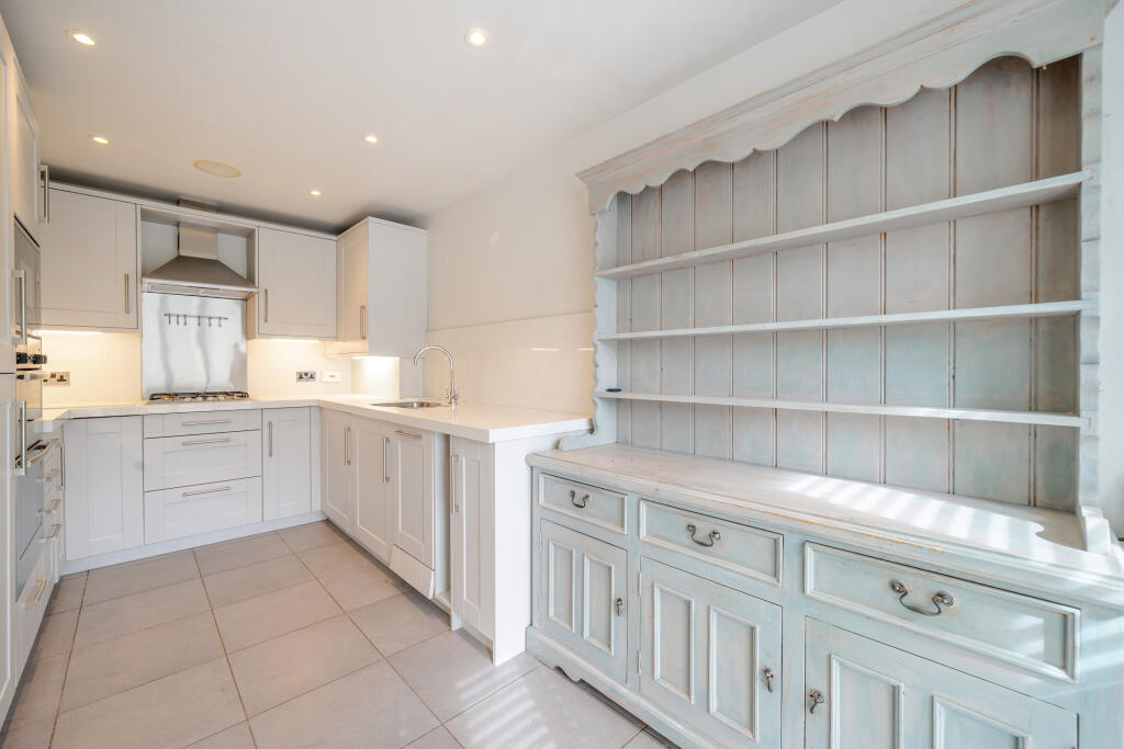 House in Guildford - View 4