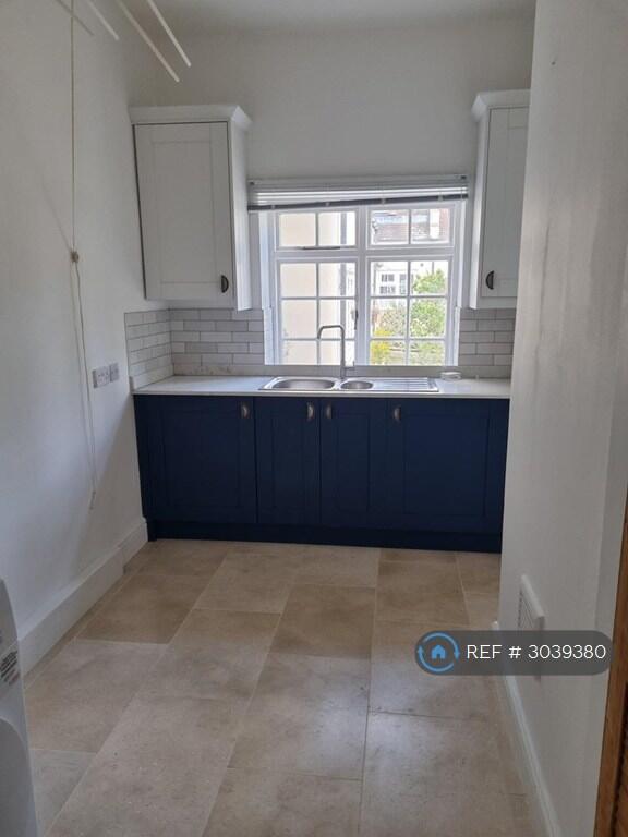 House in East Grinstead, Ashurst Wood - View 2