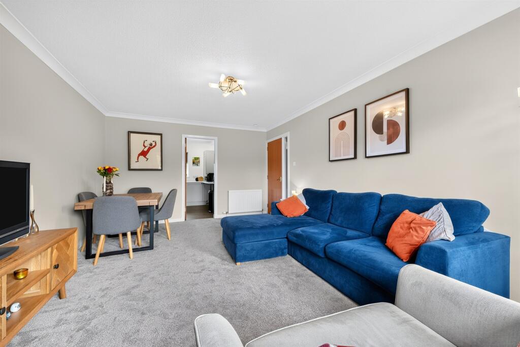 Apartment in Glasgow, East Renfrewshire - View 2