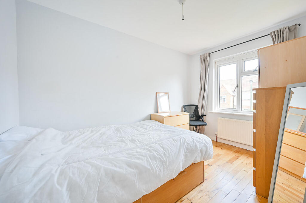 Apartment in Twickenham - View 5
