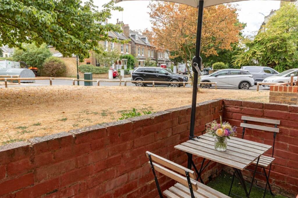 Apartment in Twickenham - View 4