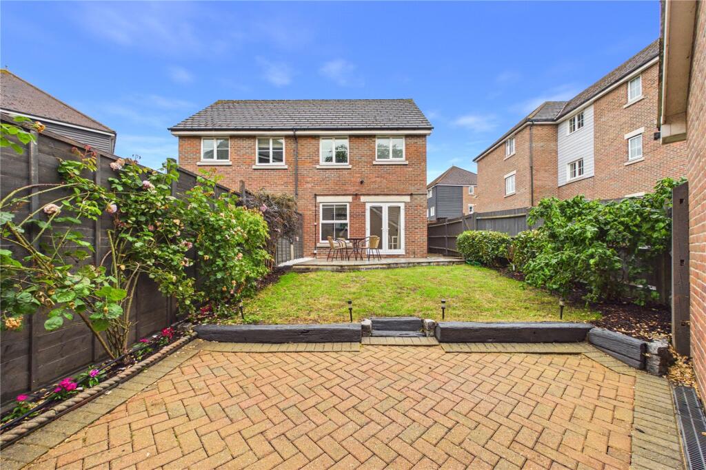 Richards Field, Chineham, Basingstoke, Hampshire, RG24 - View 2