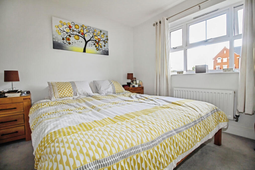 House in Horsham, Highwood - More
