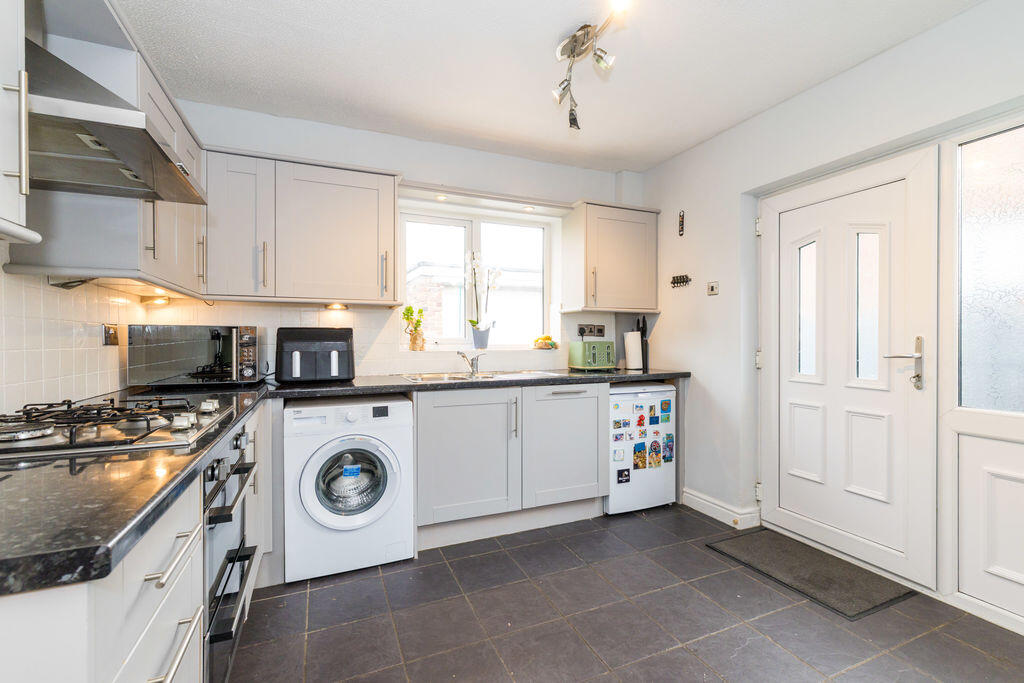 Dovedale Drive, Standish, WN6 0LQ photo 4