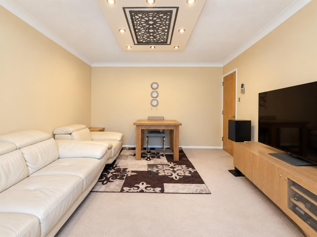 Apartment in Southall - View 2