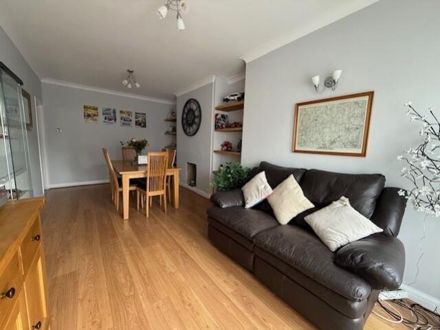 Hythe Field Avenue, Egham, Surrey, TW20 photo 3