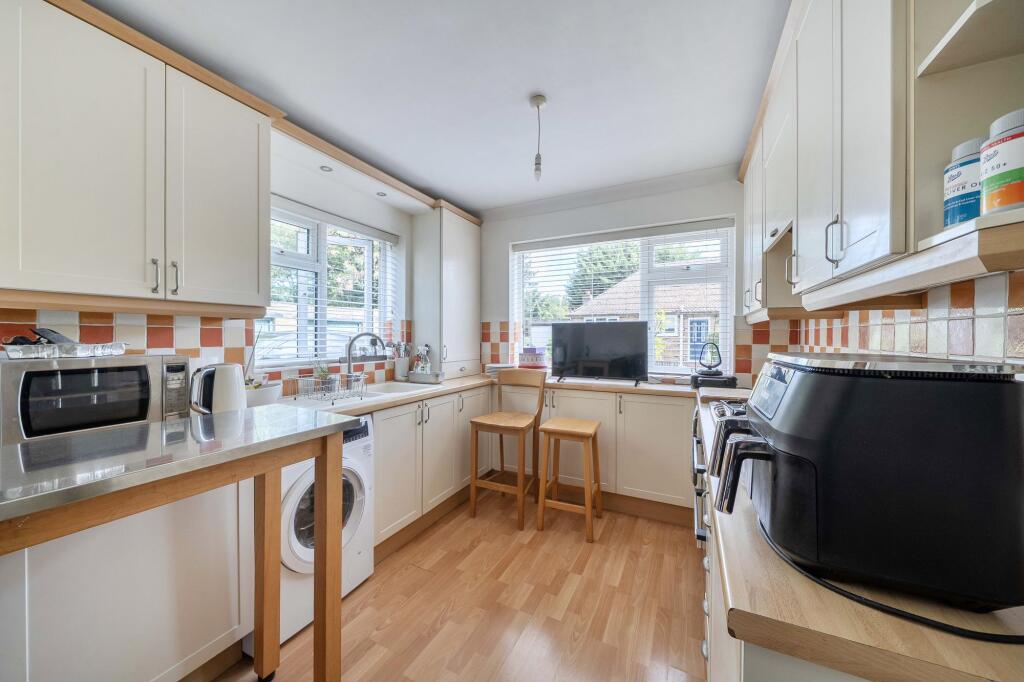 Apartment in Harrow - More