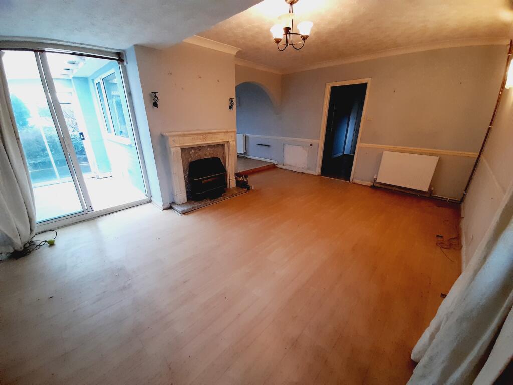 42 Highfield Road, Saxilby, Lincoln, Lincolnshire LN1 2QJ photo 2