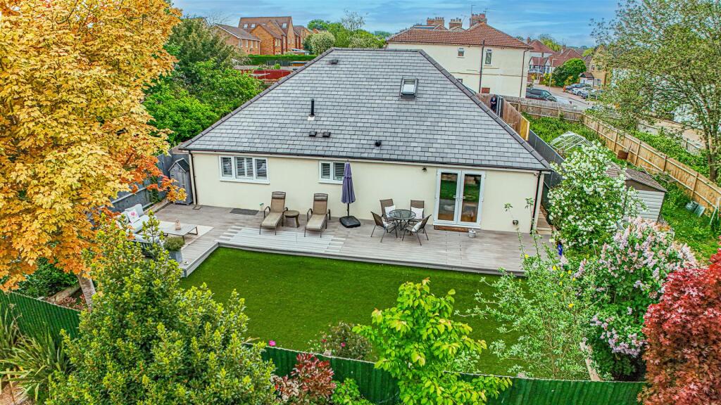 Main image of property: Deaconsfield Road, Hemel Hempstead, HP3