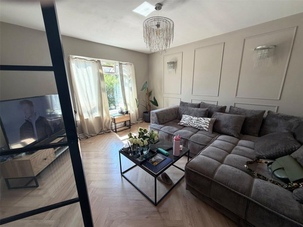 House in Gravesham, Springhead, Shears Green - View 2