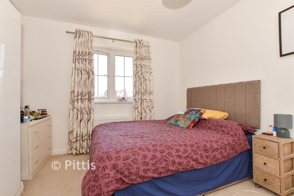 Apartment in Newport, Pan Meadows - More