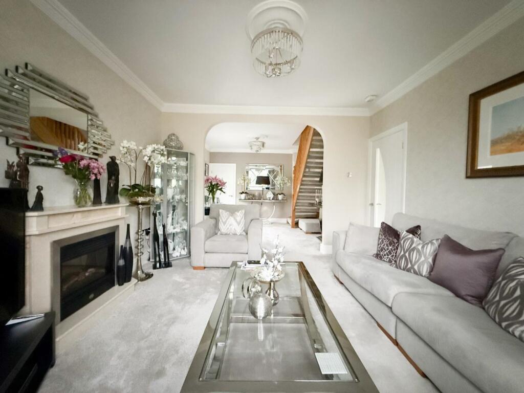 House in Newport - More